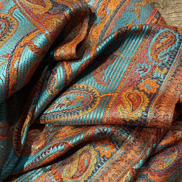 Turkish Silk Shawl - Picture 5 of 5